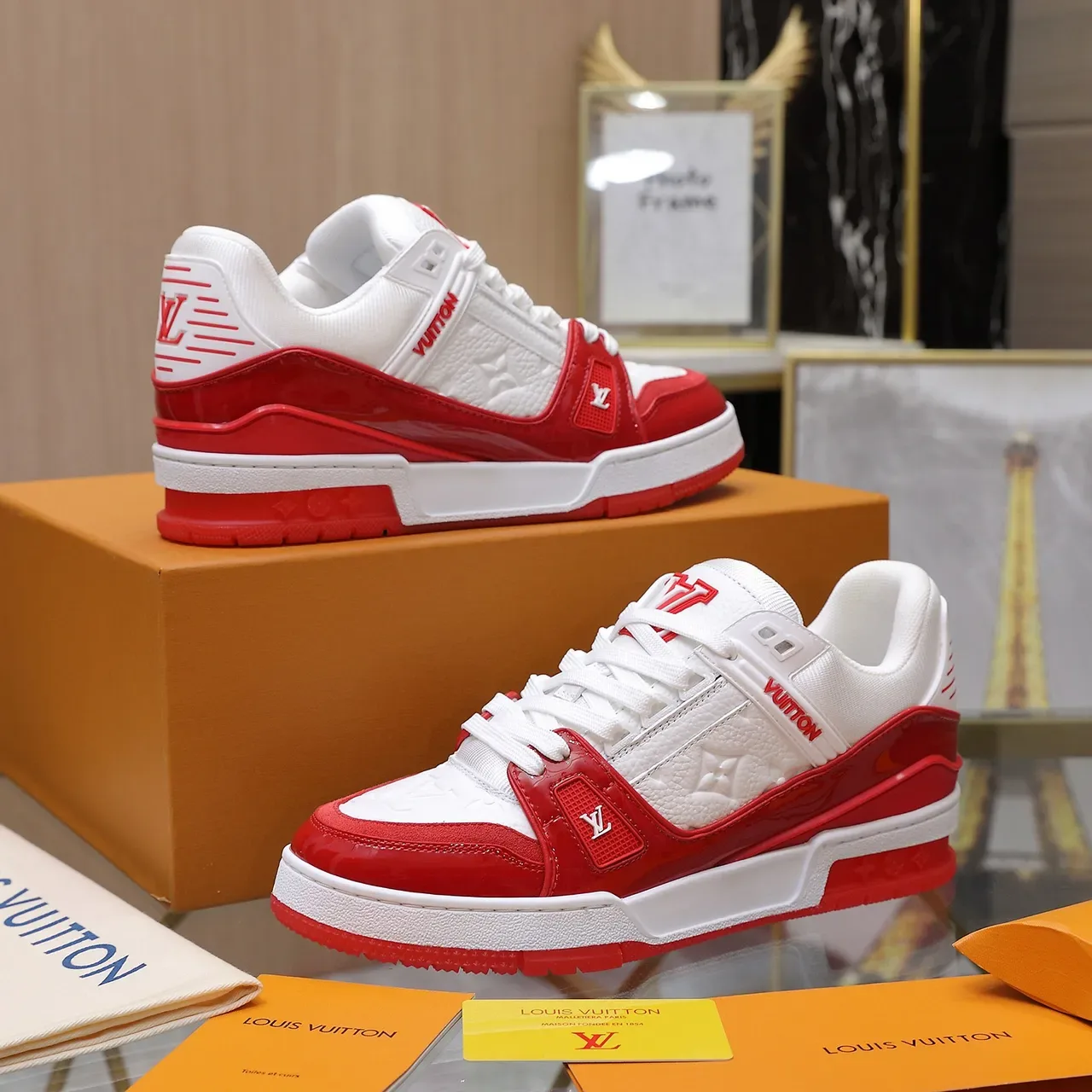 Louis Vuitton LV Trainer Blancs et Rouges Chaussures Lifestyle Couches Patentées Et Cuir Embossé Texturisé Monogramme Supérieur 3