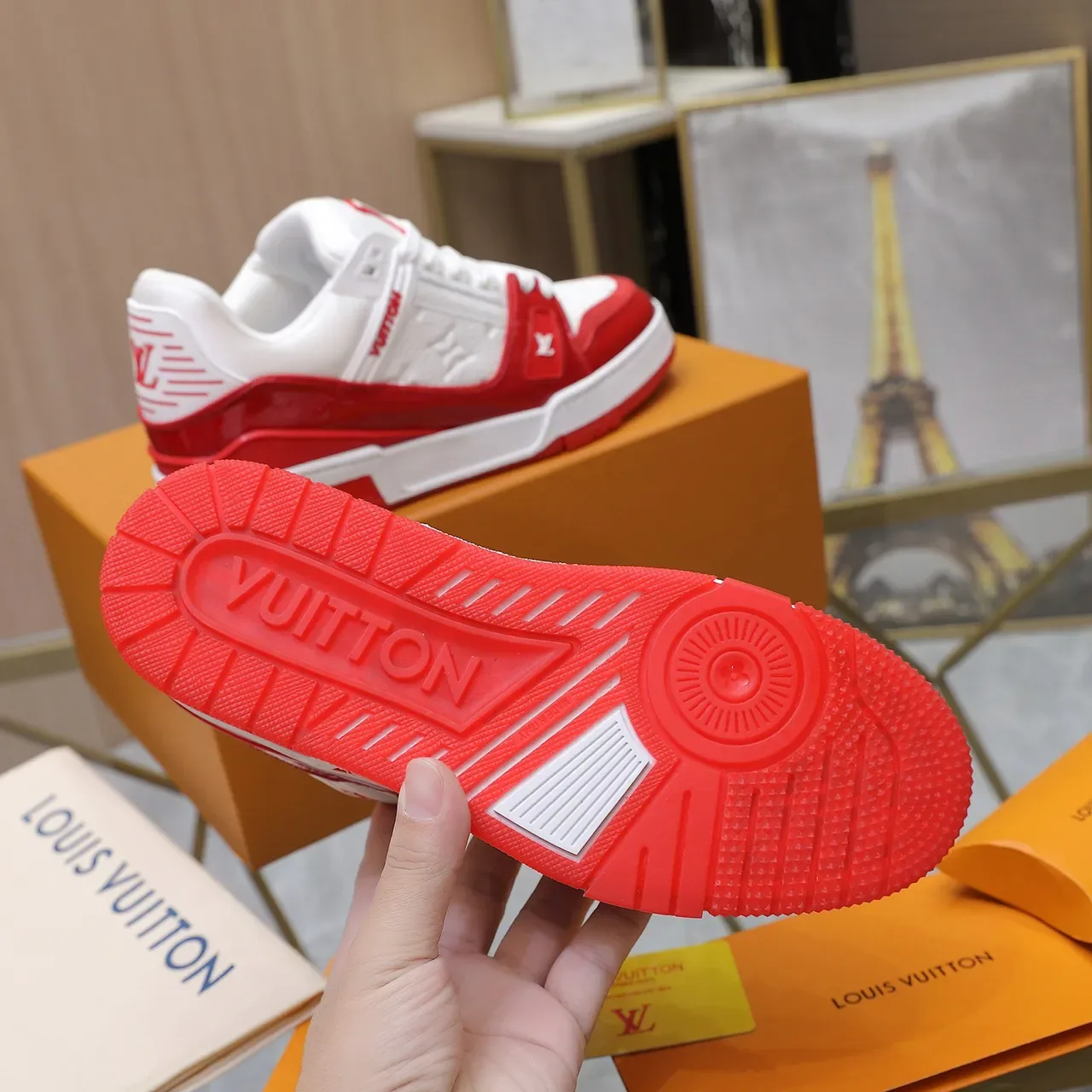 Louis Vuitton LV Trainer Blancs et Rouges Chaussures Lifestyle Couches Patentées Et Cuir Embossé Texturisé Monogramme Supérieur 5