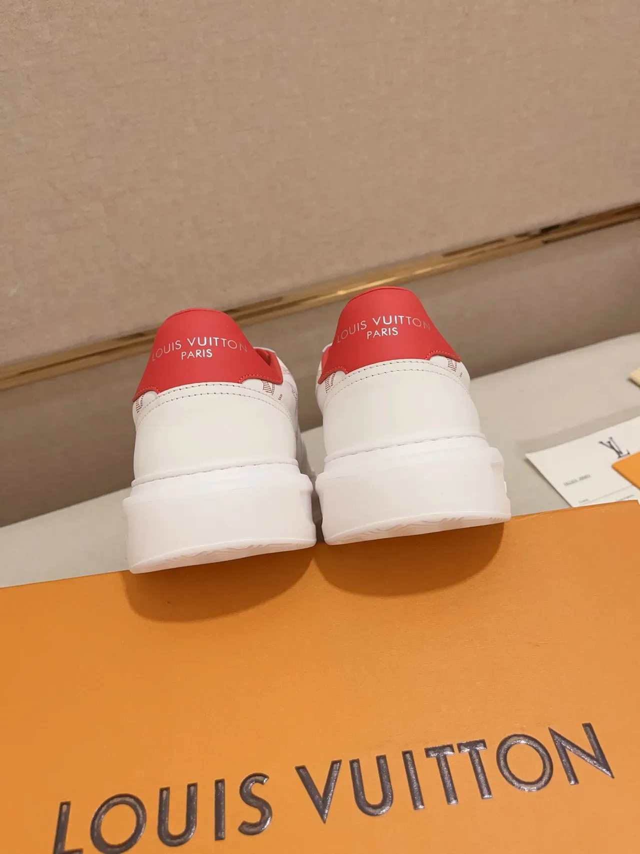 Louis Vuitton LV Trainer Chaussures Lifestyle Blancs et Rouges Imprimé Monogram Cuir Semelle de Plateforme 3