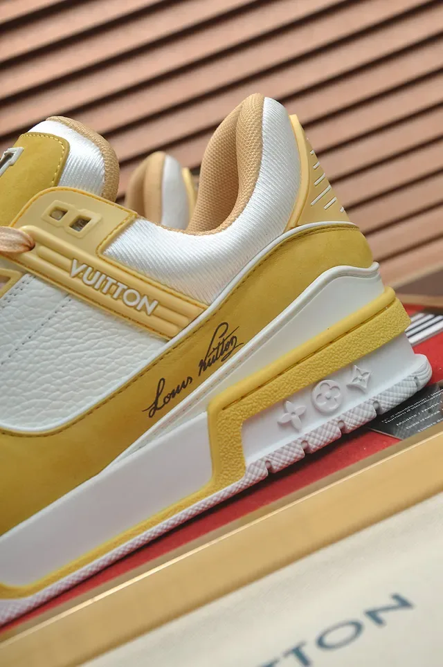 Louis Vuitton LV Trainer 黄色白色 分层上层压花图案 生活方式运动鞋 2