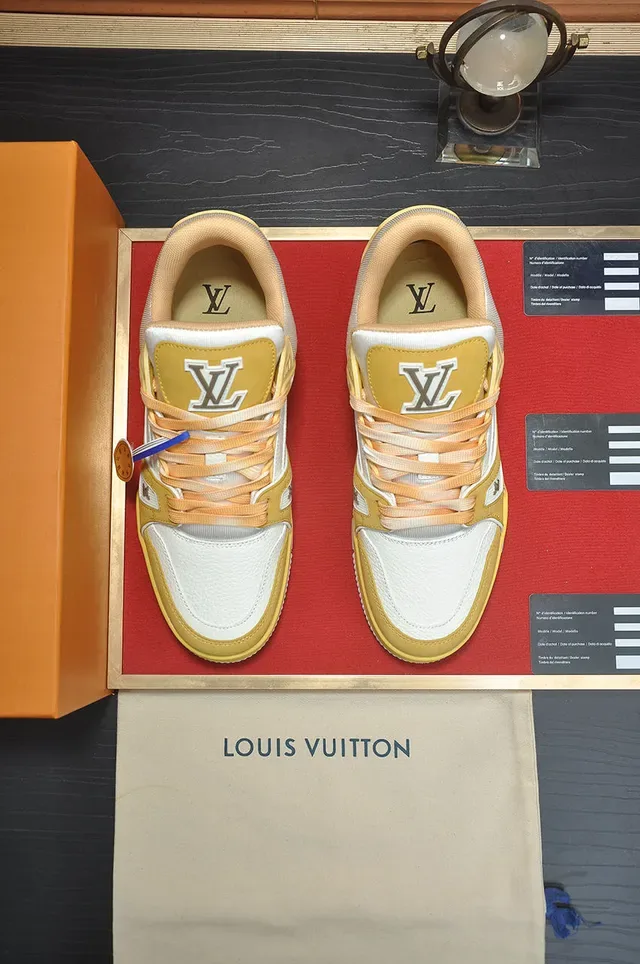 Louis Vuitton LV Trainer 黄色白色 分层上层压花图案 生活方式运动鞋 5