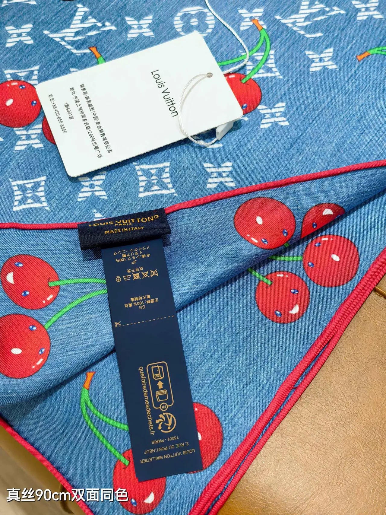 Louis Vuitton LV x TM Denim Cerise 90 Écharpe en soie 3