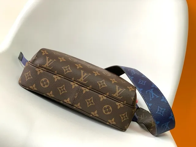 Louis Vuitton Maille Brown Blue Monogram Canvas Horizontal Zip Pocket Messenger Bag 5