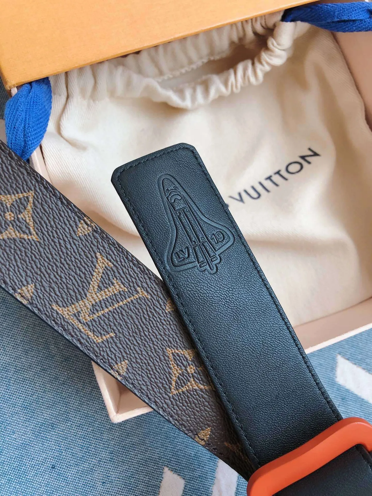 Louis Vuitton Monogram 帆布 双色扣头 皮革腰带 5