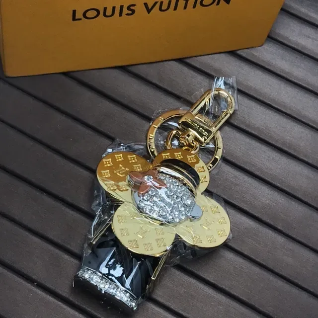 Louis Vuitton Monogram Flower Black Gold Clover-Shaped Crystal-Embellished Tote Bag 3