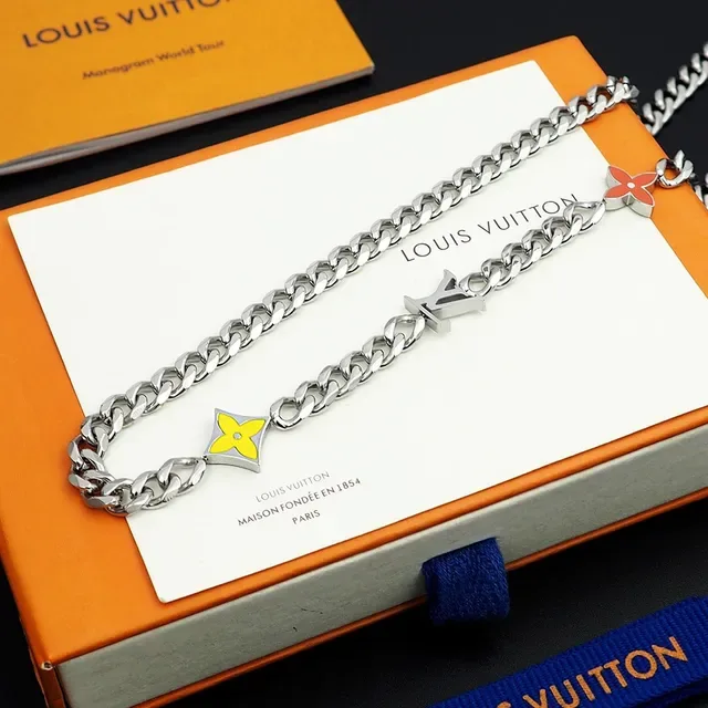Louis Vuitton Monogram Flower Enamel Charm Curb Chain Necklace 4