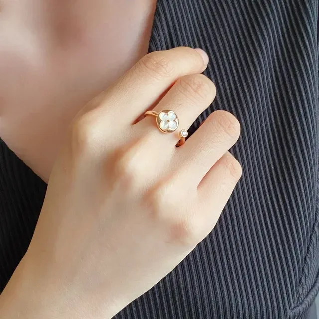 Louis Vuitton Monogram Flower Gold Pink Bague Florale à Quatre Pétales 9