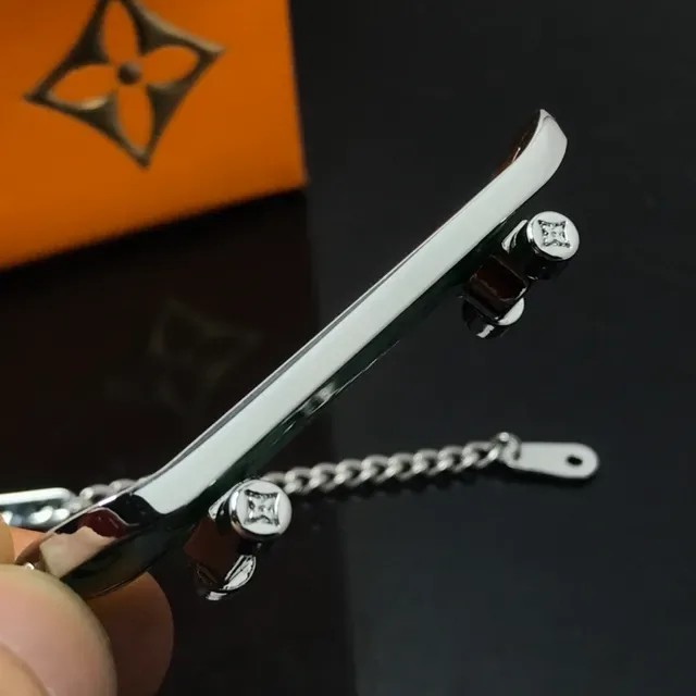 Louis Vuitton Monogram Collier pendentif émail orange ton doré 3