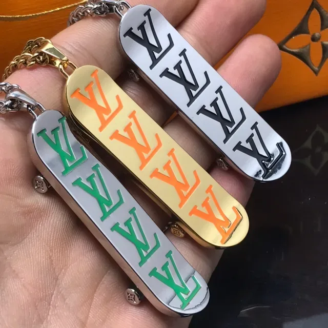 Louis Vuitton Monogram Collier pendentif émail orange ton doré 5