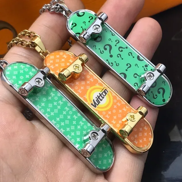 Louis Vuitton Monogram Collier pendentif émail orange ton doré 6