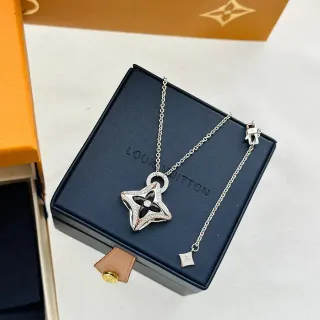 Louis Vuitton Monogram Star Pavé 项链