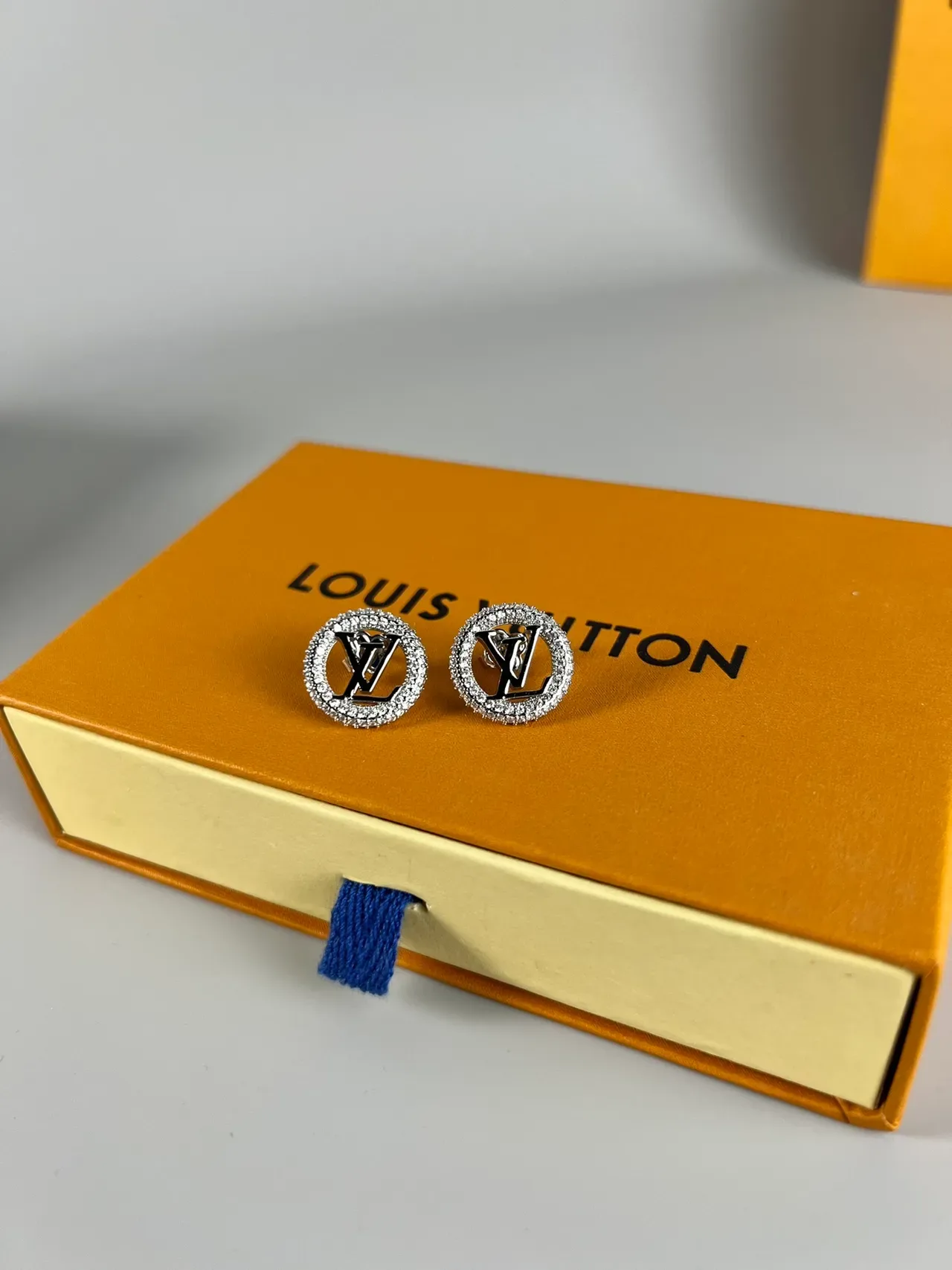 Louis Vuitton Monogram Stud Gold White Circular Pavé Crystal Halo Earrings 6
