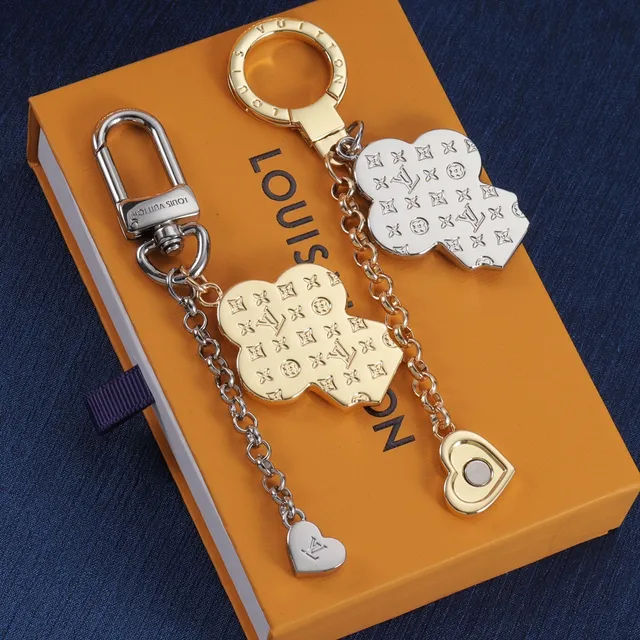 Louis Vuitton Monogram World Tour Gold Silver Clover-Shaped Bear Motif LV Engraving Bracelet 2