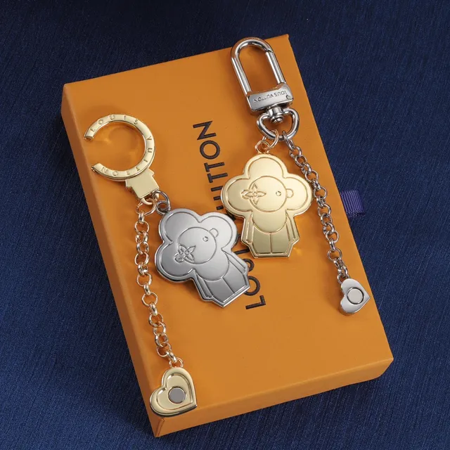 Louis Vuitton Monogram World Tour Gold Silver Clover-Shaped Bear Motif LV Engraving Bracelet 4