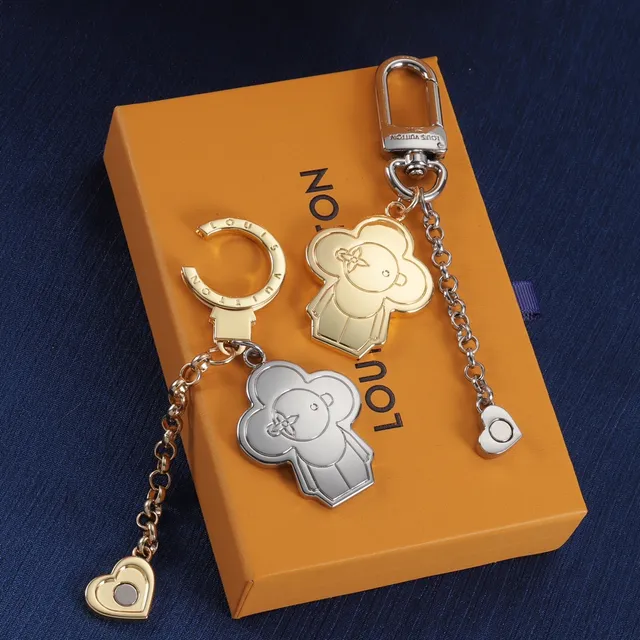 Louis Vuitton Monogram World Tour Gold Silver Clover-Shaped Bear Motif LV Engraving Bracelet 5