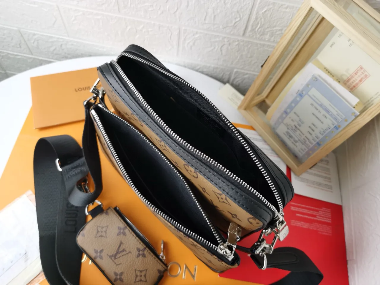 Louis Vuitton Multi Pochette Accessoires Marron Noir Monogramme Toile Sac Messager 2