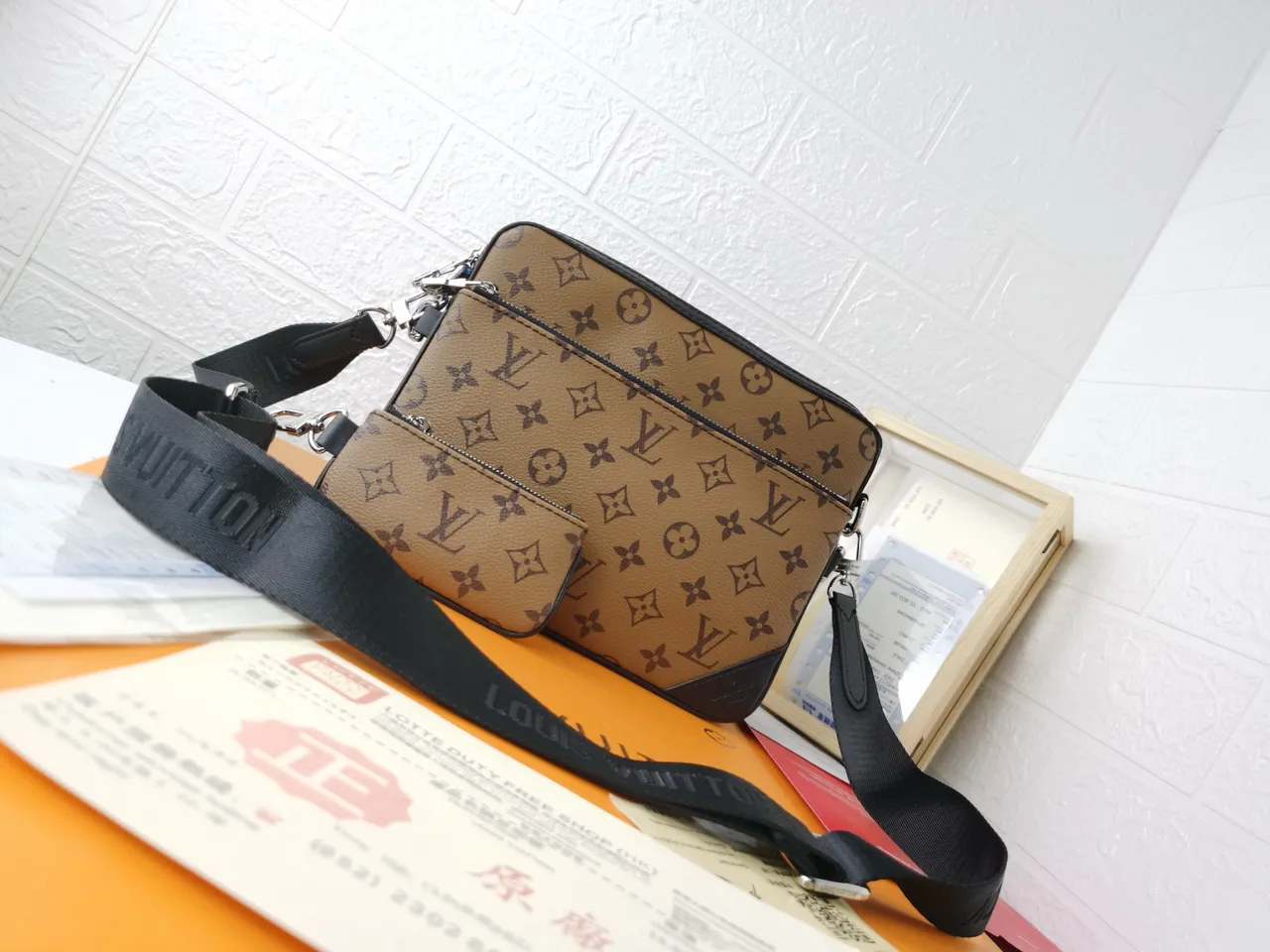 Louis Vuitton Multi Pochette Accessoires Marron Noir Monogramme Toile Sac Messager 5