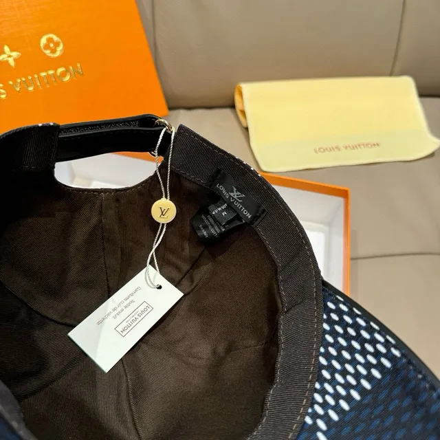 Louis Vuitton Casquette avec motif de points bleu marine 3