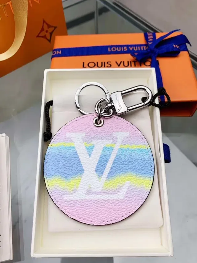 Louis Vuitton Petite Malle Gold-Tone Black Enamel Cube Charm Necklace 7