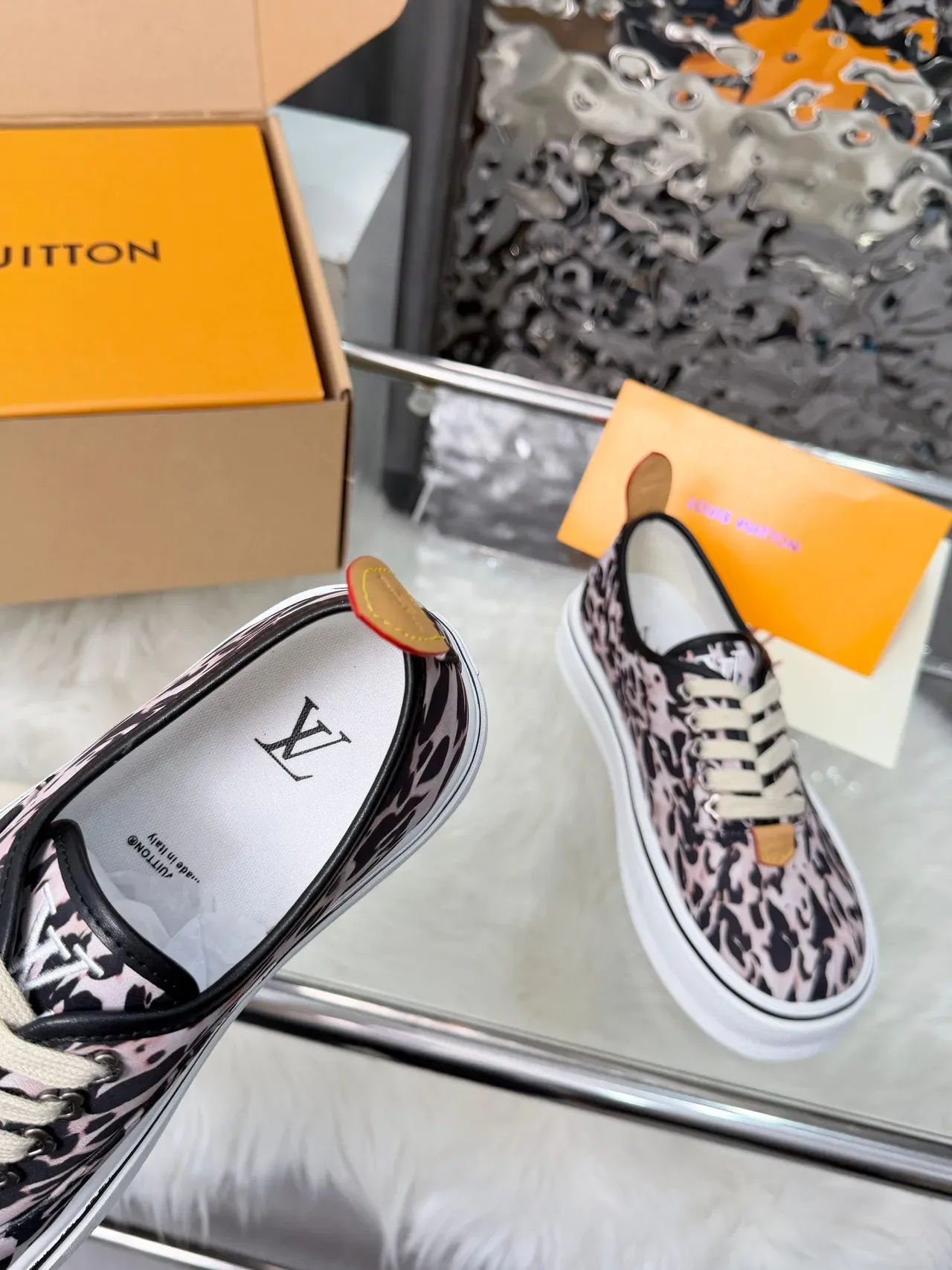 Louis Vuitton Sneakers Lifestyle avec Upper en Toile Rosa Noir Imprimé Léopard Semelle Plateforme Blanche Épaisse 3
