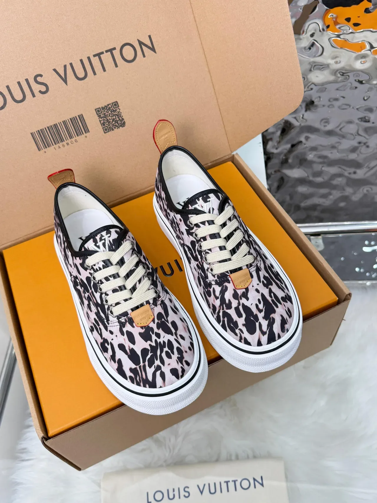 Louis Vuitton Sneakers Lifestyle avec Upper en Toile Rosa Noir Imprimé Léopard Semelle Plateforme Blanche Épaisse 5