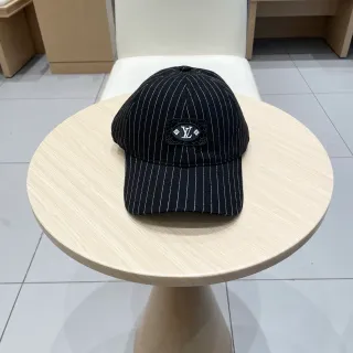 Louis Vuitton পিনস্ট্রাইপ এমব্রয়ডার্ড লোগো বেসবল ক্যাপ