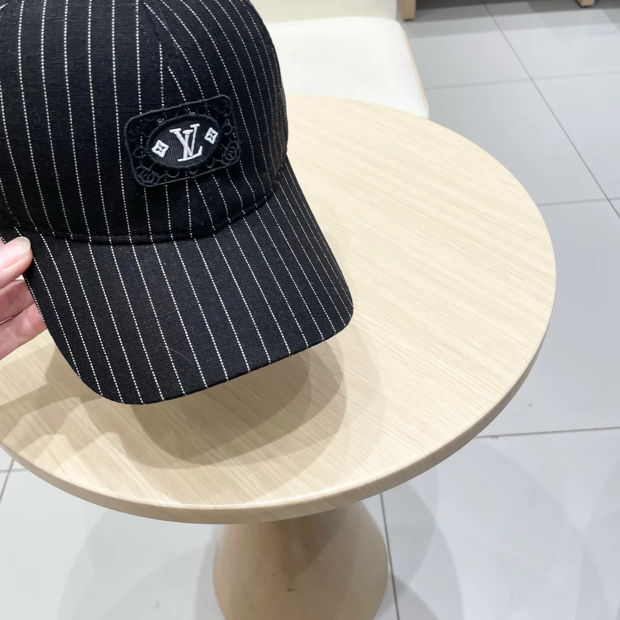 Casquette de baseball Louis Vuitton logo brodé à rayures 7