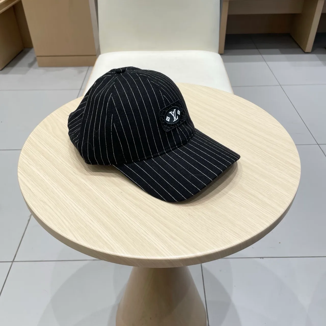 Casquette de baseball Louis Vuitton logo brodé à rayures 8