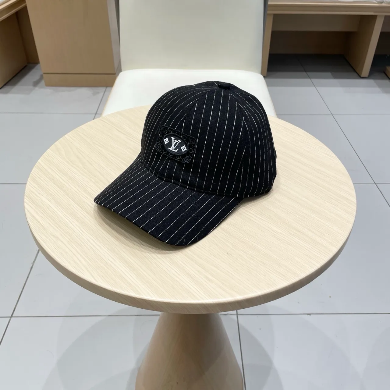Casquette de baseball Louis Vuitton logo brodé à rayures 9