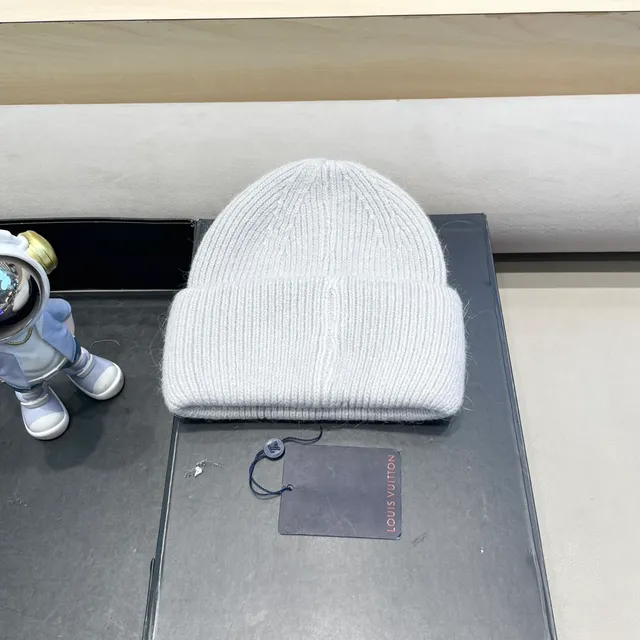 Louis Vuitton रोब्ड निट ग्रे बीनिए 4