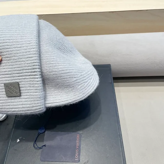 Louis Vuitton रोब्ड निट ग्रे बीनिए 5