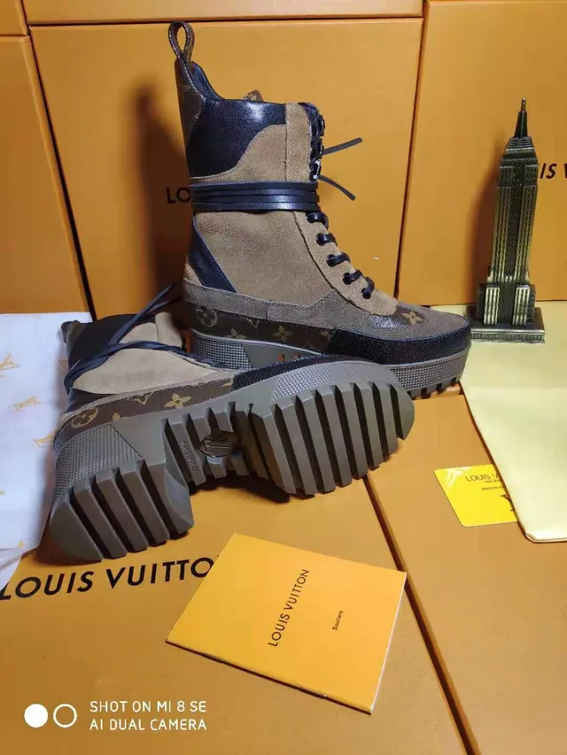 Louis Vuitton Run Away Bege Preto Solado de plataforma Monograma Painéis de couro Botas de tornozelo 5