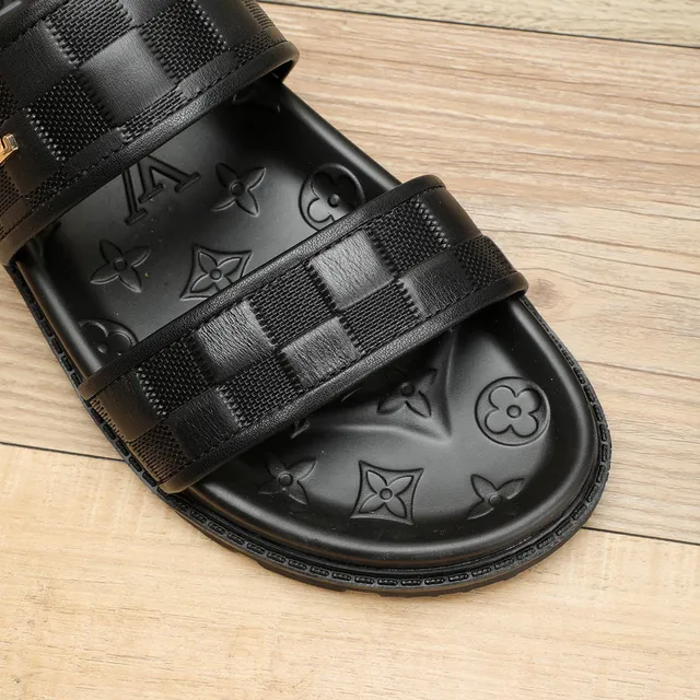 Louis Vuitton Run Away Noir Monogram Embossed Sandales Casual 3