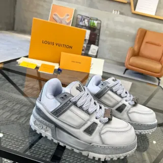 Louis Vuitton Run Away zapatillas lifestyle gris claro