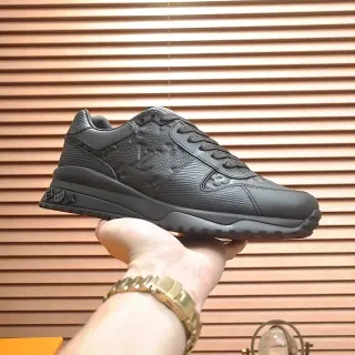 Louis Vuitton Run Away Zapatillas Lifestyle Monocromas Negras