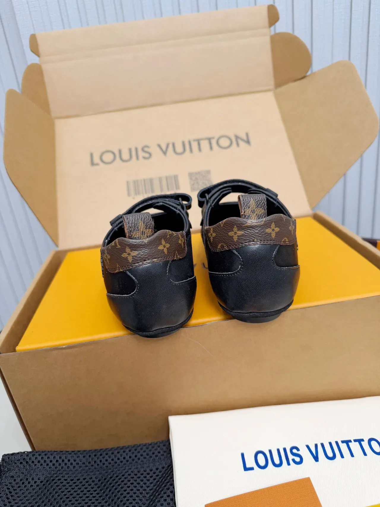 Tênis Mary Jane Louis Vuitton Run Away Monogram Canvas e Black Leather 4