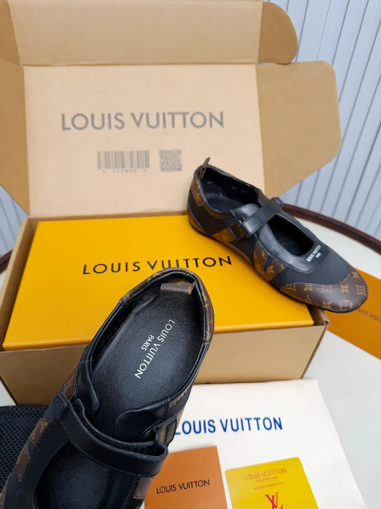 Tênis Mary Jane Louis Vuitton Run Away Monogram Canvas e Black Leather 5