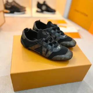 Louis Vuitton Run Away Monogram Lona y Piel Zapatillas Lifestyle