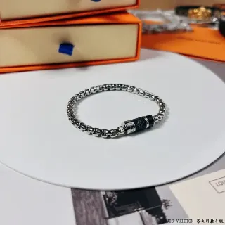 Pulsera Louis Vuitton Cadena de Perlas Plata y Negro Monogramada Broche Cilíndrico