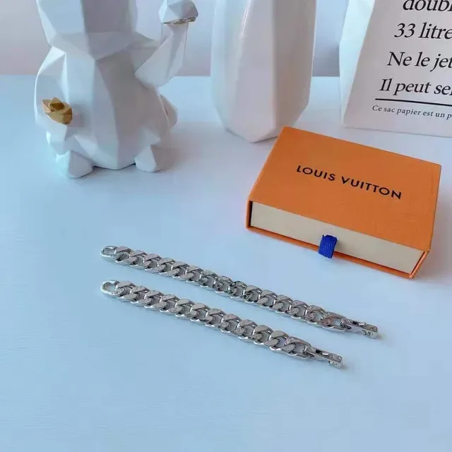 Louis Vuitton Silver Curb Chain Heavy-Link Bracelet 5