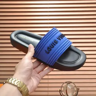 Louis Vuitton नीला और काला मोल्डेड रबर स्लाइड चप्पल