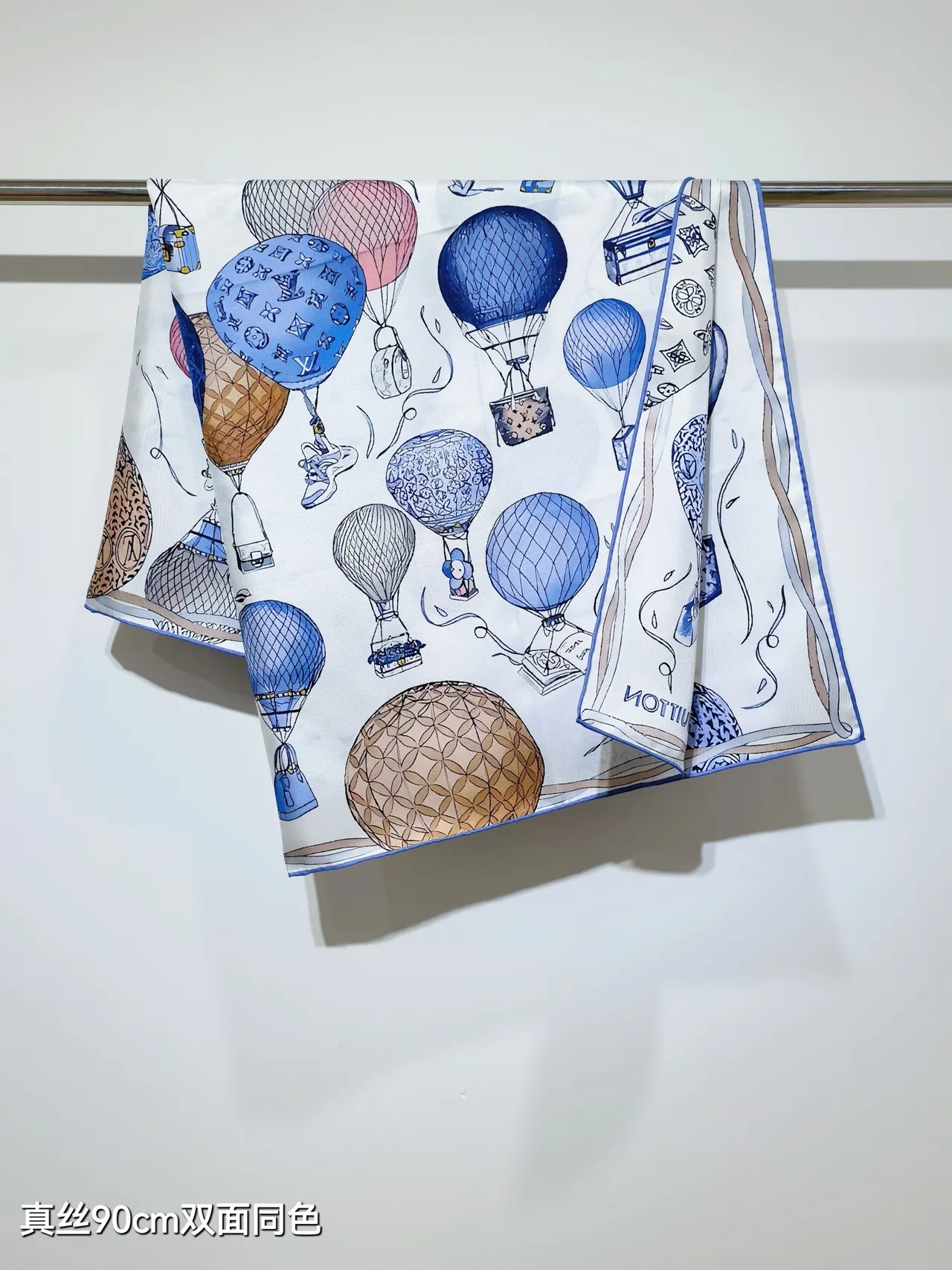 Louis Vuitton Up And Away Quadrado 90 Azul Claro Cachecol de Seda 3