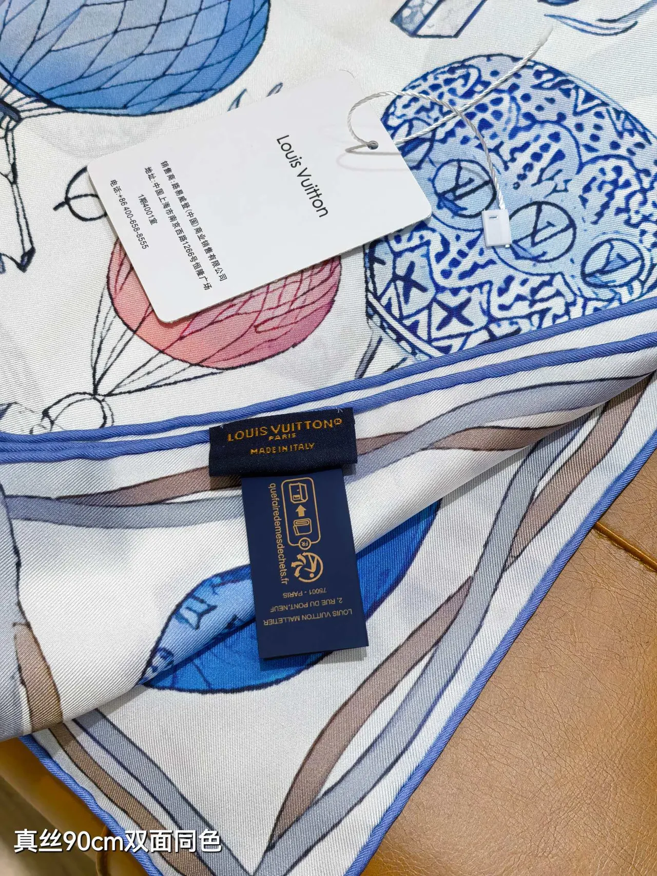 Louis Vuitton Up And Away Quadrado 90 Azul Claro Cachecol de Seda 4