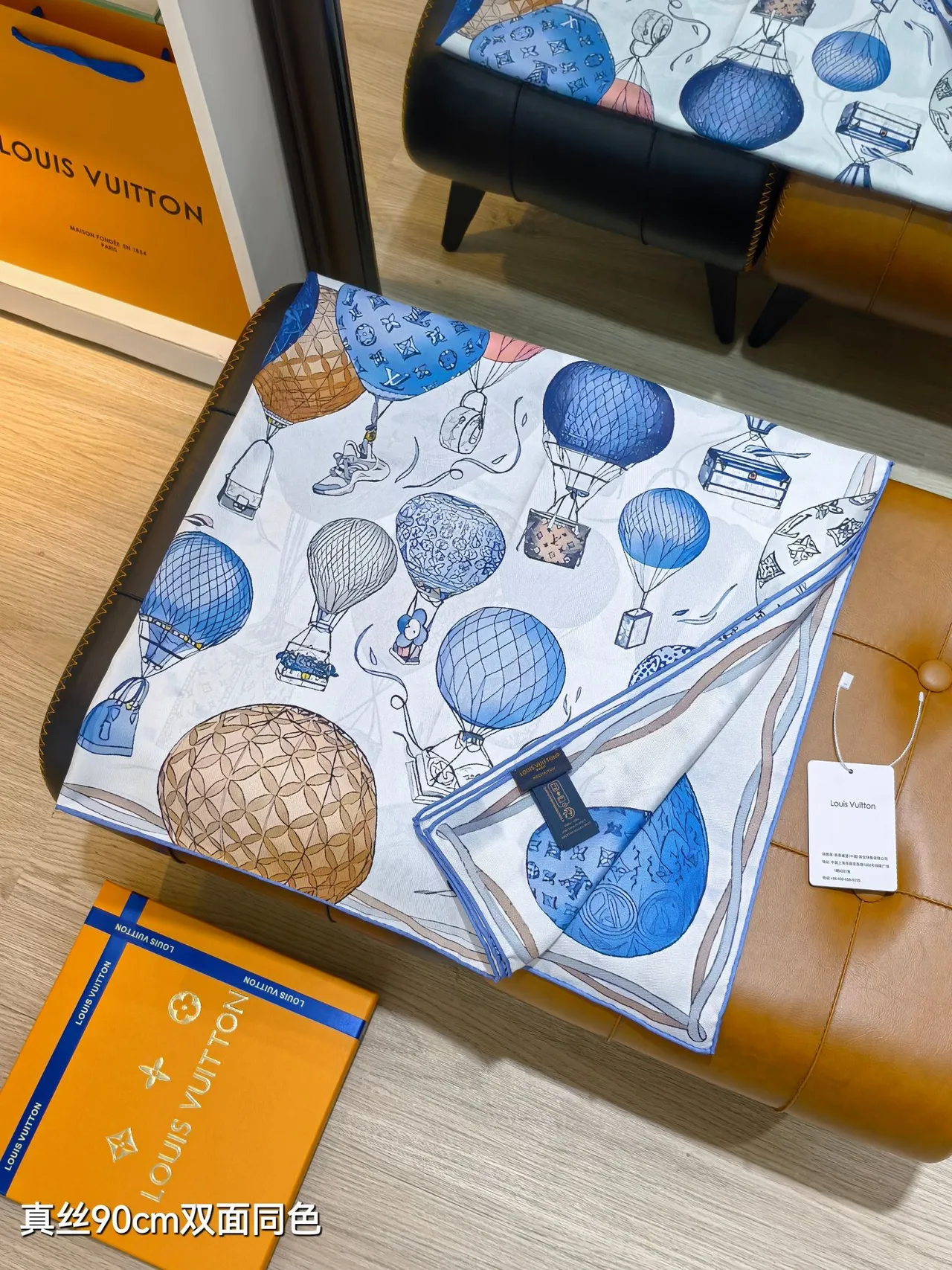 Louis Vuitton Up And Away Quadrado 90 Azul Claro Cachecol de Seda 7