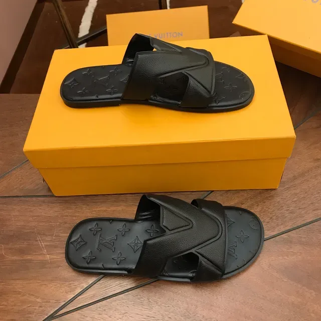 Louis Vuitton V-Strap Slide 黑色印花橡胶鞋底覆盖拖鞋 2