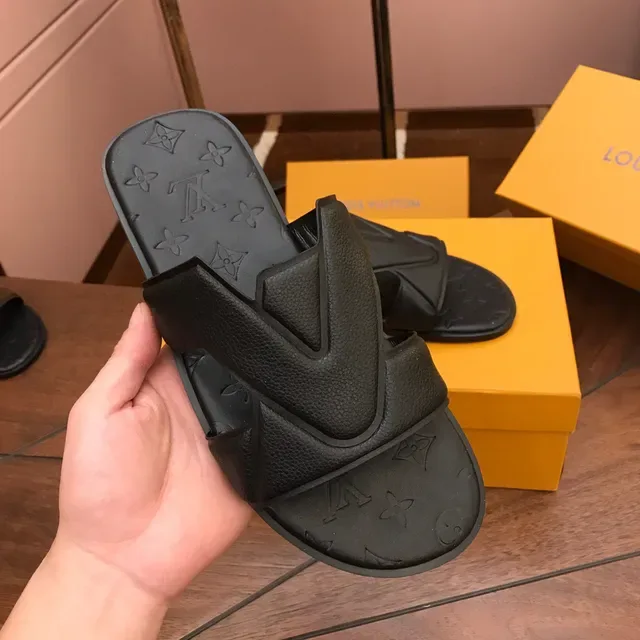 Louis Vuitton V-Strap Slide 黑色印花橡胶鞋底覆盖拖鞋 4