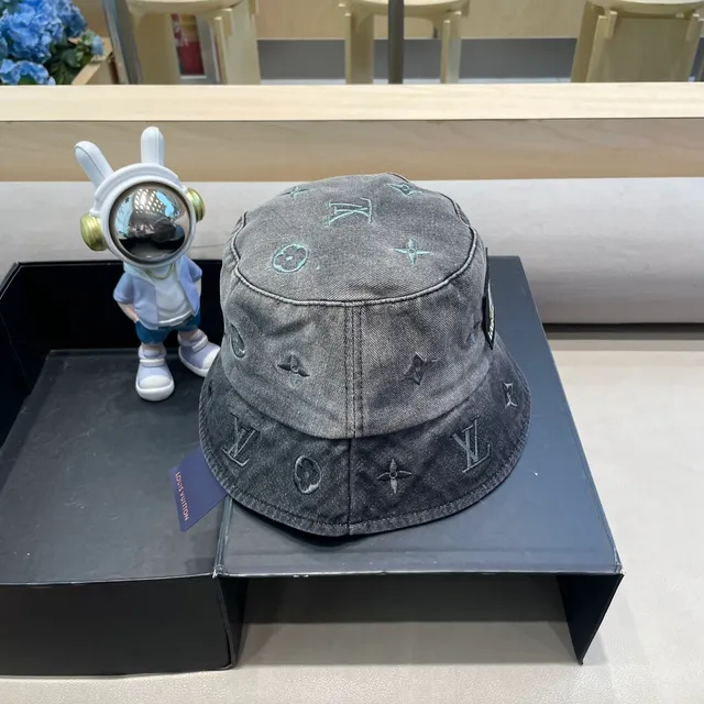 Louis Vuitton chapeau bucket en denim lavé 5