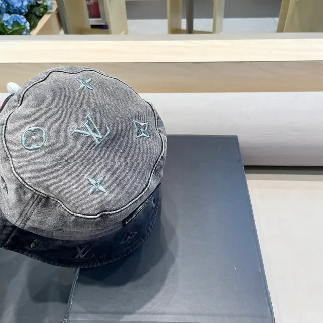 Louis Vuitton chapeau bucket en denim lavé 7