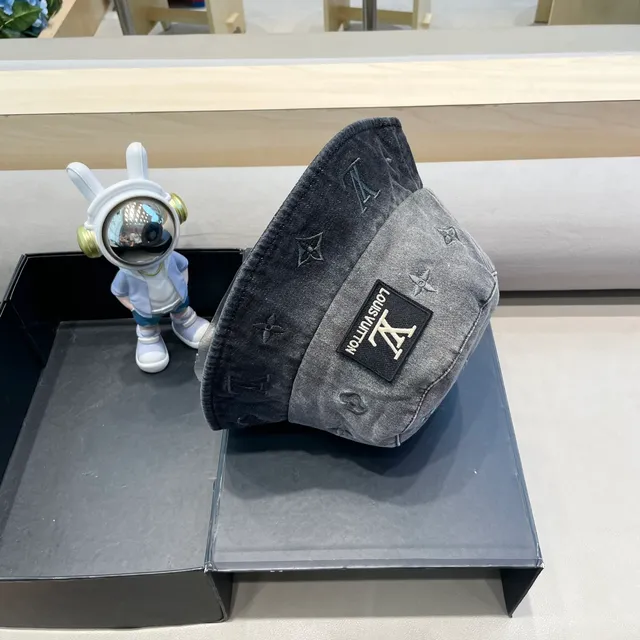 Louis Vuitton chapeau bucket en denim lavé 9