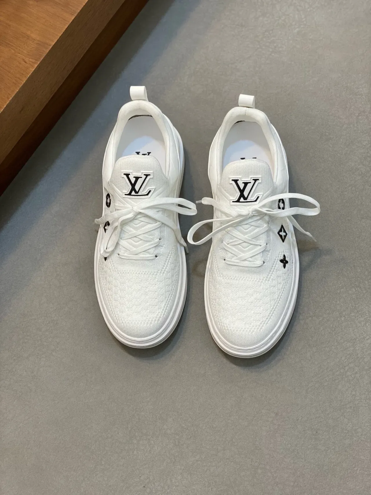 Louis Vuitton White Black Knit Upper Sculpted Ridged Midsole Lifestyle Sneakers 5